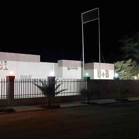 Anandi Guesthouse Mariental Exteriör bild